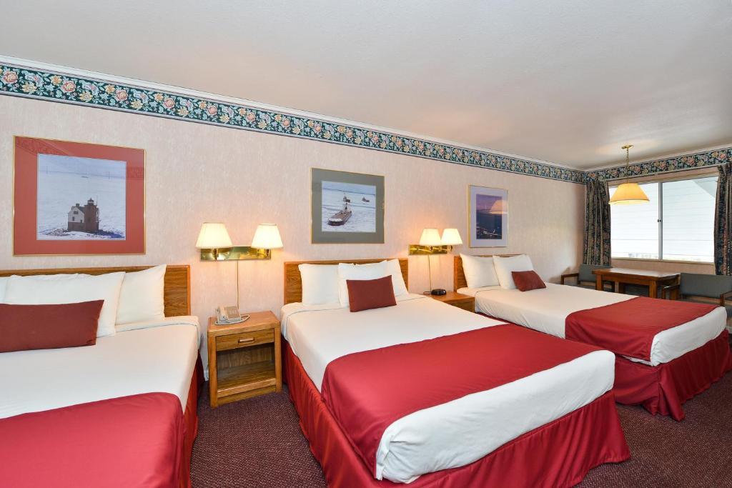 Travelodge By Wyndham Mackinaw City Pokoj fotografie